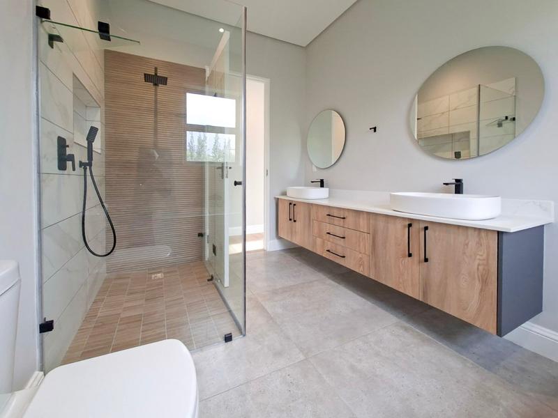 4 Bedroom Property for Sale in Kingswood Golf Estate Western Cape